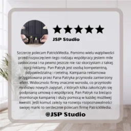 Referencja od klienta JSP Studio z oceną pięciu gwiazdek, polecająca firmę PatrickMedia za skuteczną kampanię reklamową, kt&oacute;ra przyniosła wzrost widoczności i nowe zapytania.
