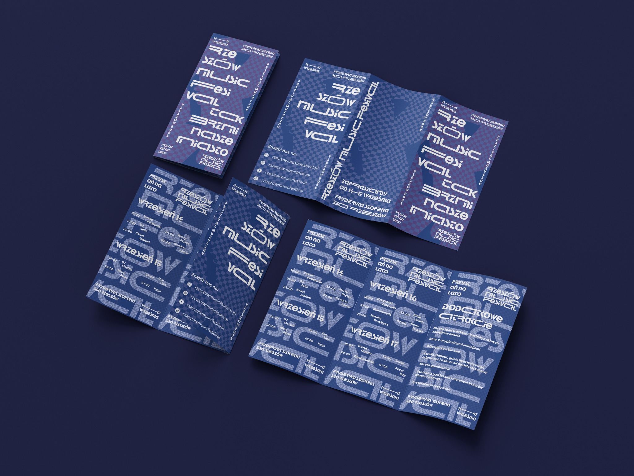 Ułożone ulotki i broszura reklamowa Rzeszów Music Festival z harmonogramem wydarzeń i informacjami kontaktowymi na ciemnoniebieskim tle.