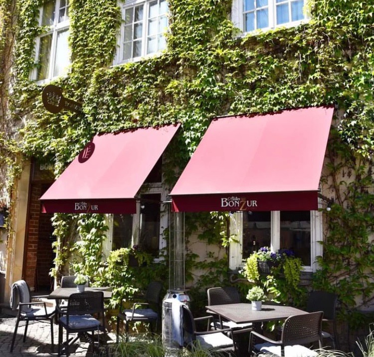 Projekt i wykonanie ogródka piwnego w Gdańsku przy restauracji Bonżur