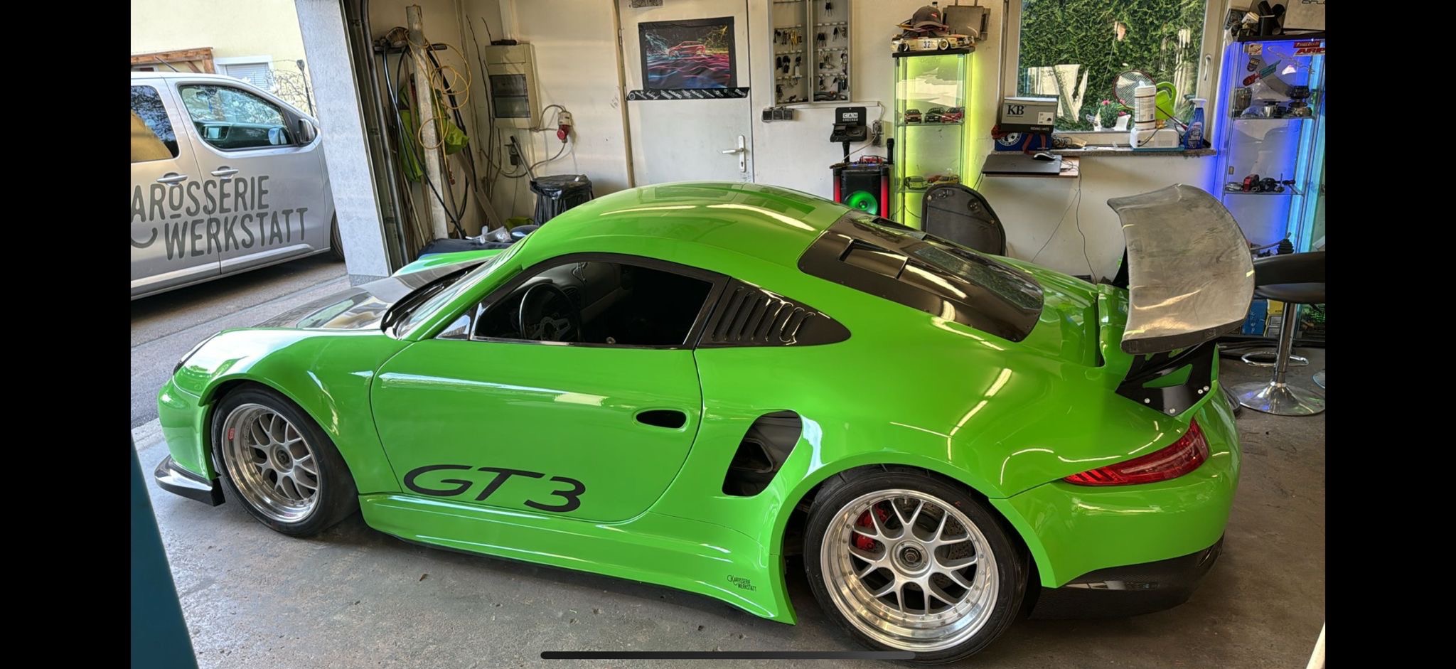 Porsche Boxster. Byly Kabrio. wszystko oprócz drzwi w karbonie. Chamulce GT3 RS.