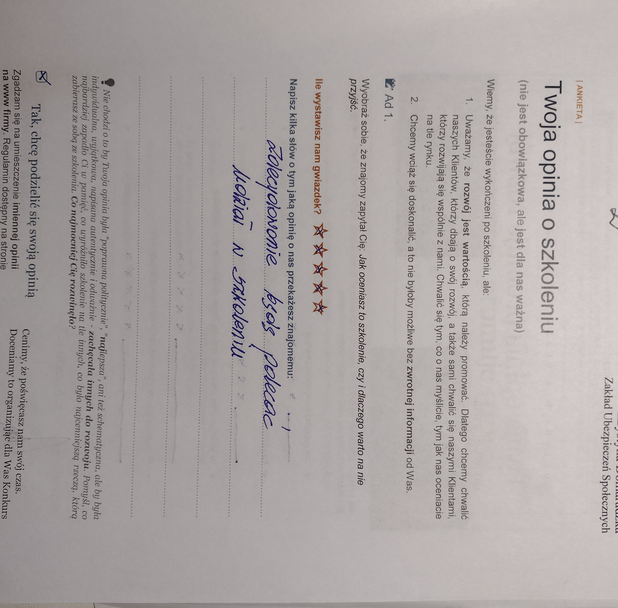 Wypełniona ankieta oceny szkolenia z ręcznie dopisaną opinią: 'Zdecydowanie będę polecać udział w szkoleniu' oraz zaznaczeniem pięciu gwiazdek.