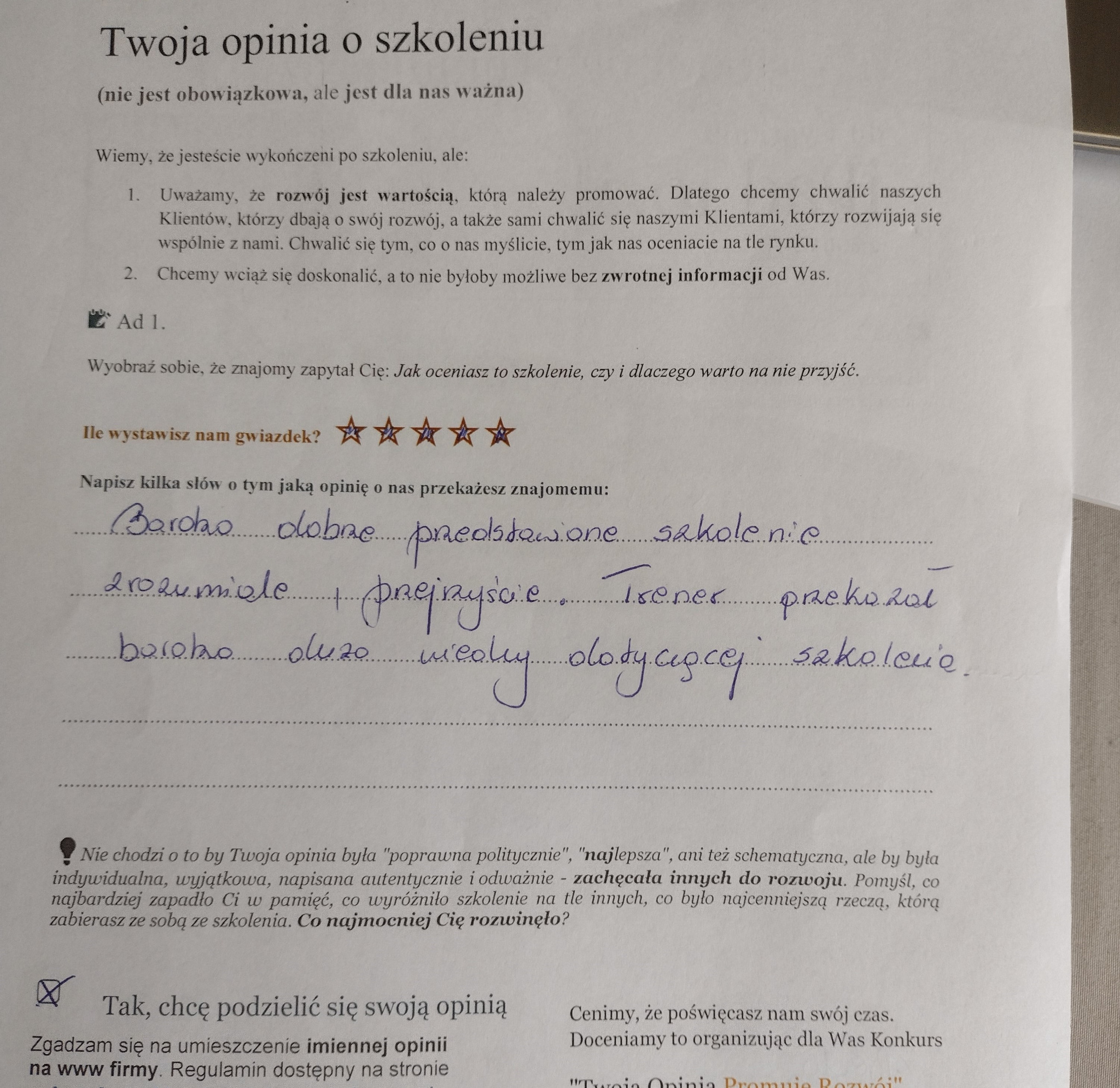 Wypełniony formularz opinii o szkoleniu z oceną pięciu gwiazdek i odręcznym komentarzem 'Bardzo dobre przedstawione szkolenie, zrozumiałe i przejrzyste. Trener przekazał bardzo dużo wiedzy...