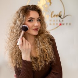 sesja biznesowa zdjęcia wnętrz zdjęcia firmy sesja wizerunkowa fotograf dla branży beauty kosmetycznej 
kreatywne zdjęcia firmy
zdjęcia do social media 
zdjęcia wizerunku