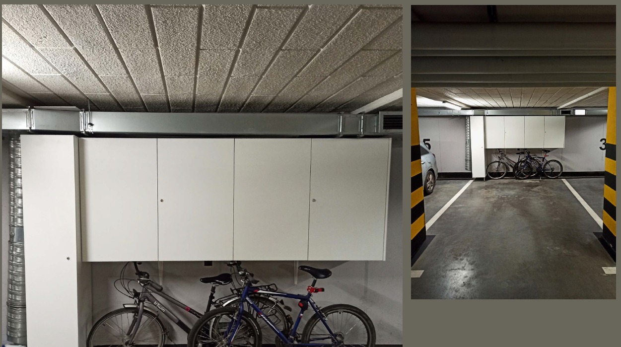 Białe szafy na wymiar zamontowane w garażu pod sufitem, pod nimi zaparkowane rowery.