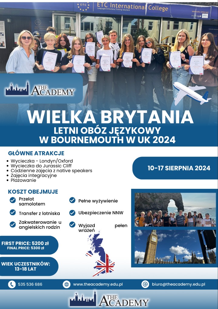 Plakat reklamowy letniego obozu językowego w Wielkiej Brytanii, z grupą młodzieży trzymającą certyfikaty na tle budynku szkoły językowej.