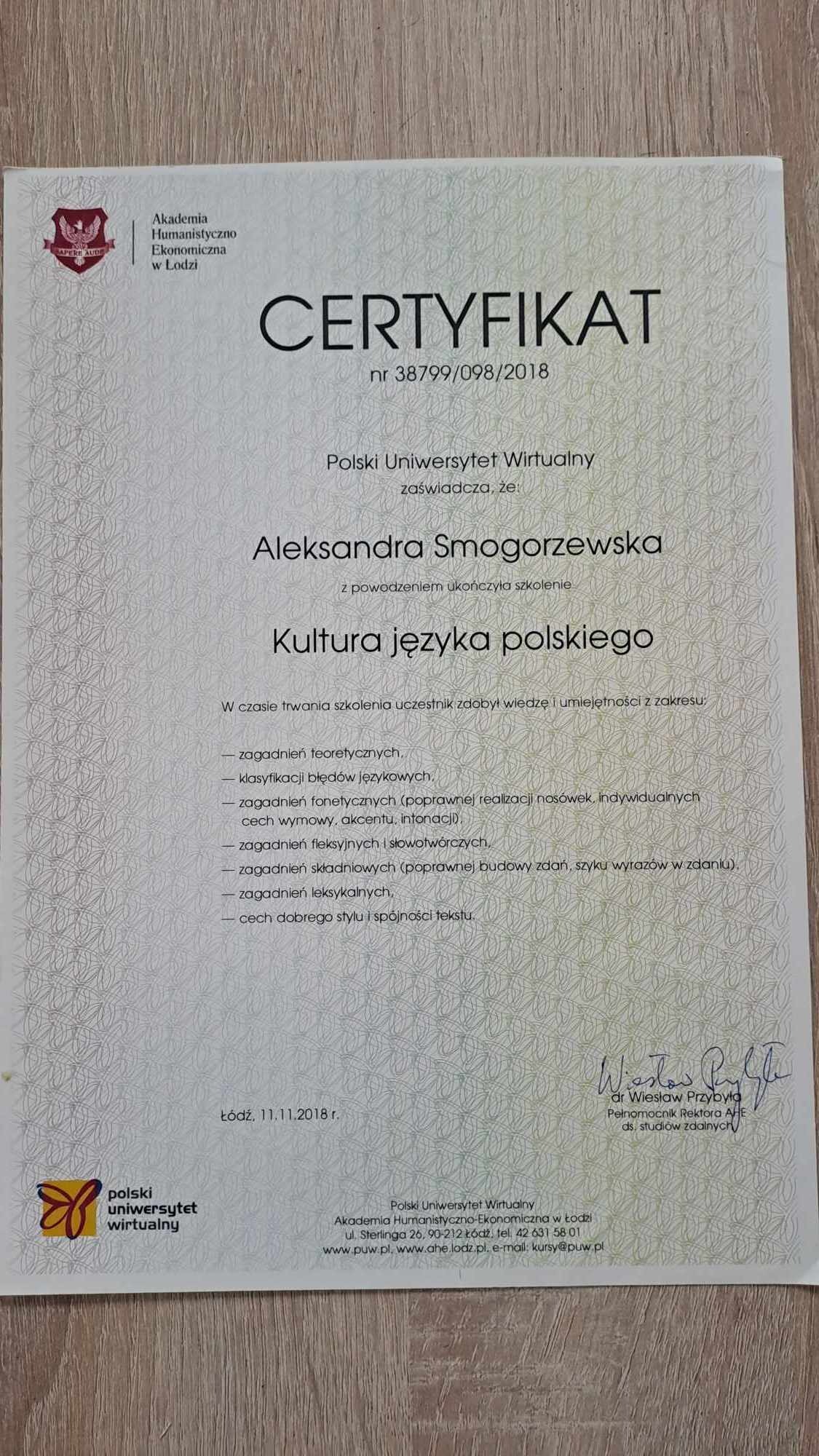 Certyfikat ukończenia szkolenia 'Kultura języka polskiego' przez Aleksandrę Smogorzewską, wydany przez Polski Uniwersytet Wirtualny w Łodzi.