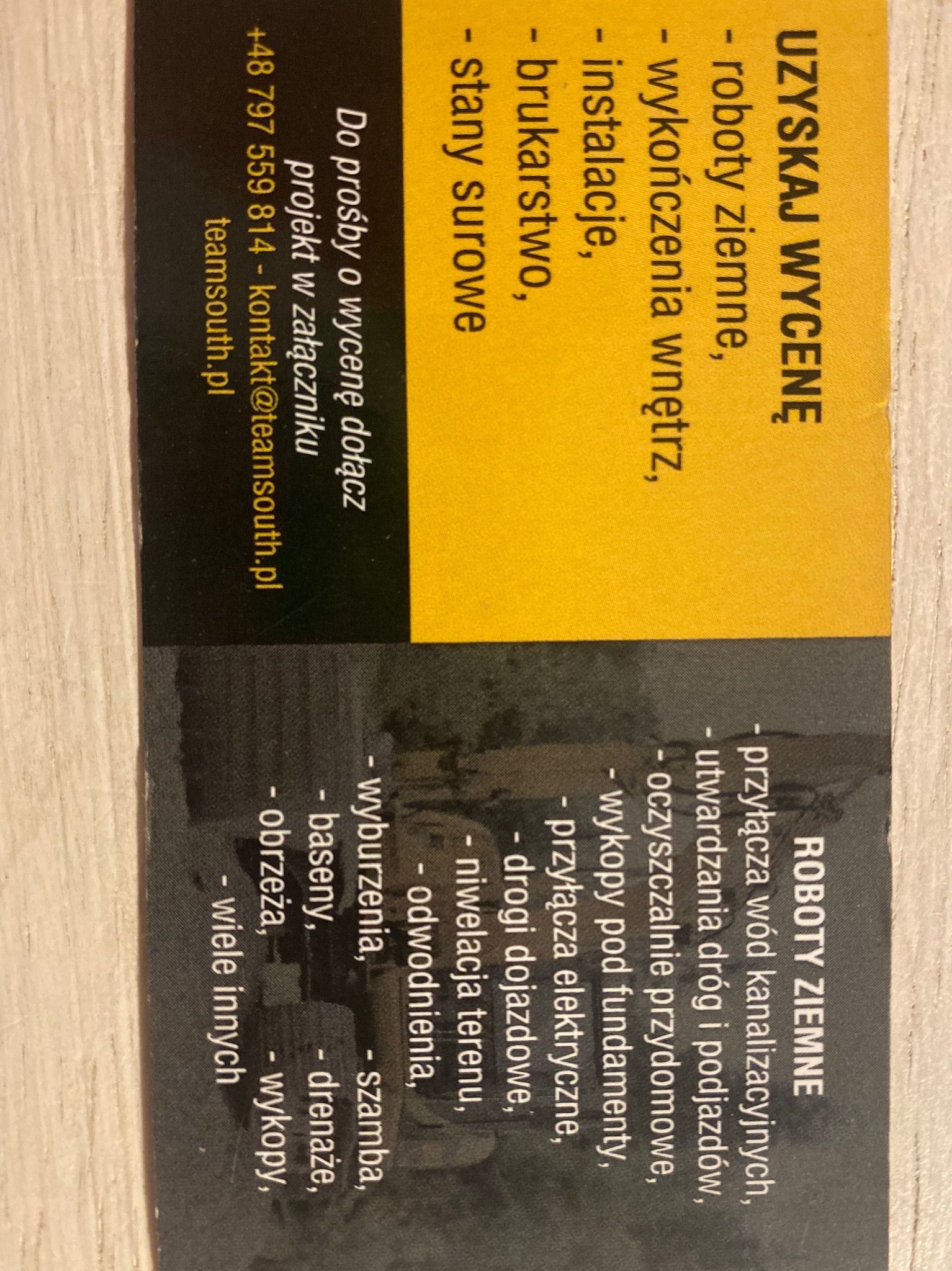 Wizytówka firmy budowlanej oferującej roboty ziemne, wykończenia wnętrz, instalacje, brukarstwo, stany surowe, przyłącza wód kanalizacyjnych, utwardzanie dróg, oczyszczalnie przydomowe, wykopy...