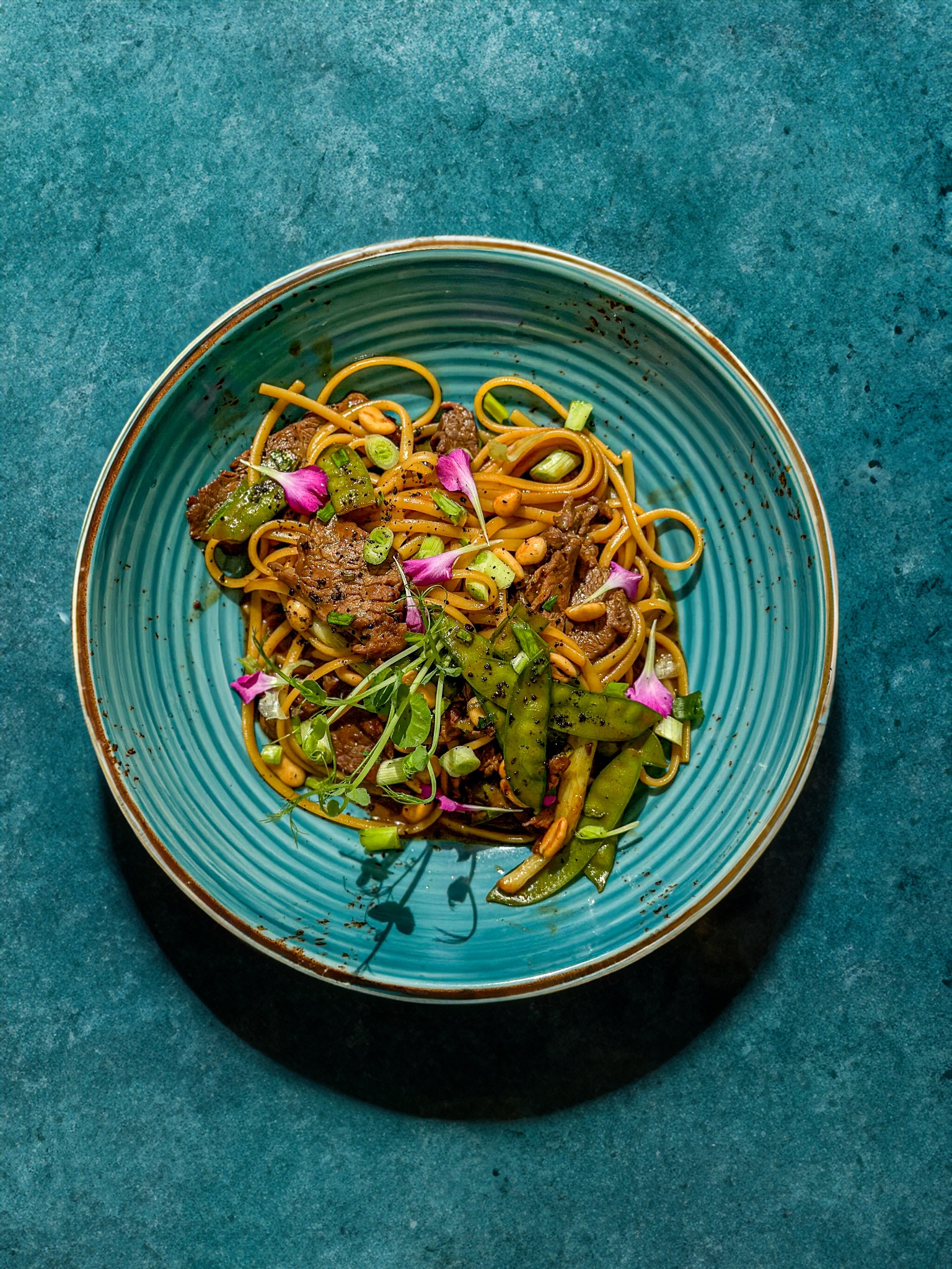 Fotografia kulinarna 'makaron tajski' - wykonana dla restauracji Pilar