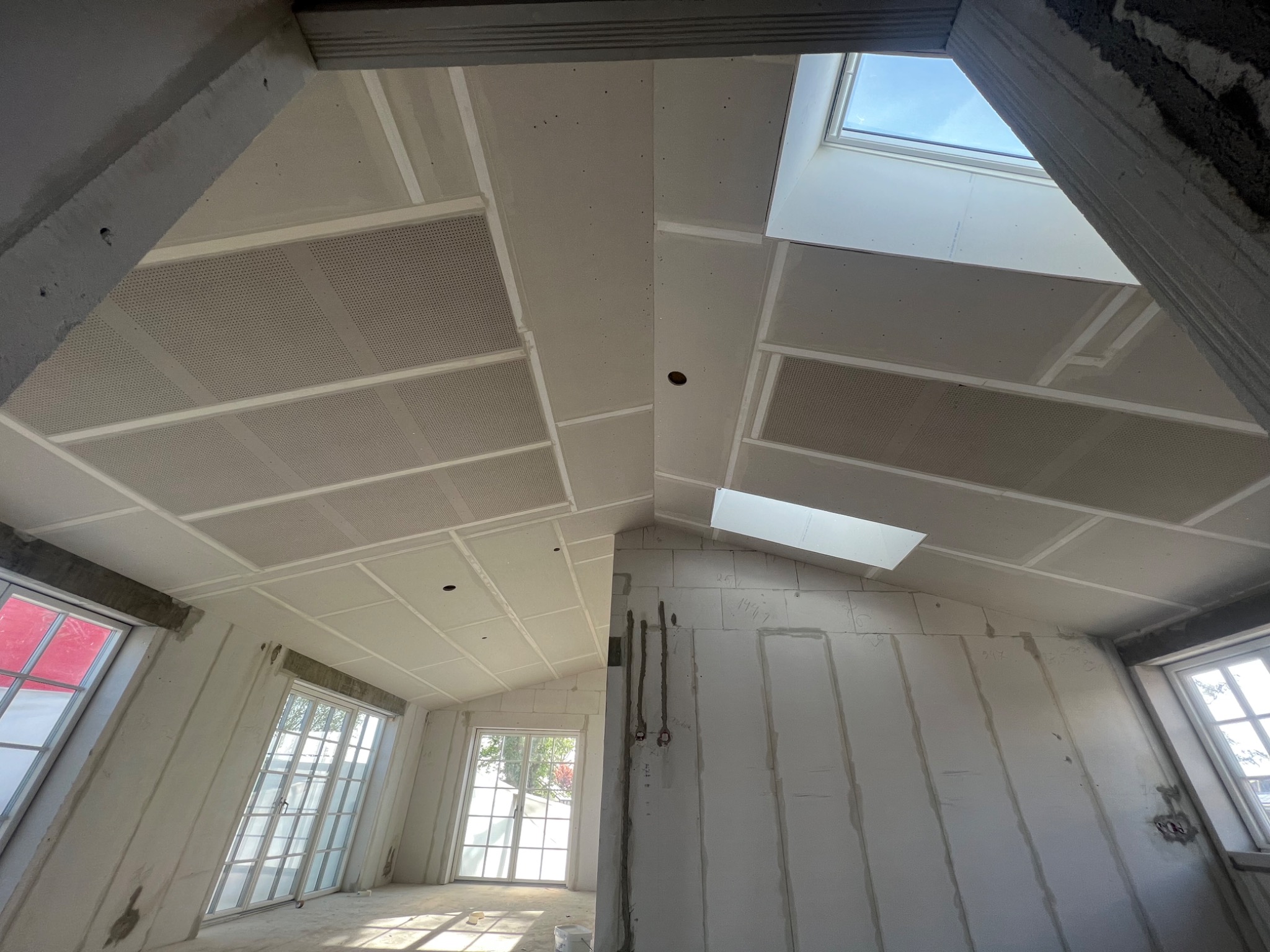 Jeden z sufitów przez nas zbrojony przy użyciu taśmy papierowej