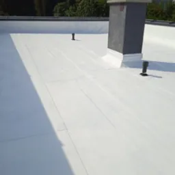 Hydroizolacja pokrycia dachowego z papy, domu jednorodzinnego.