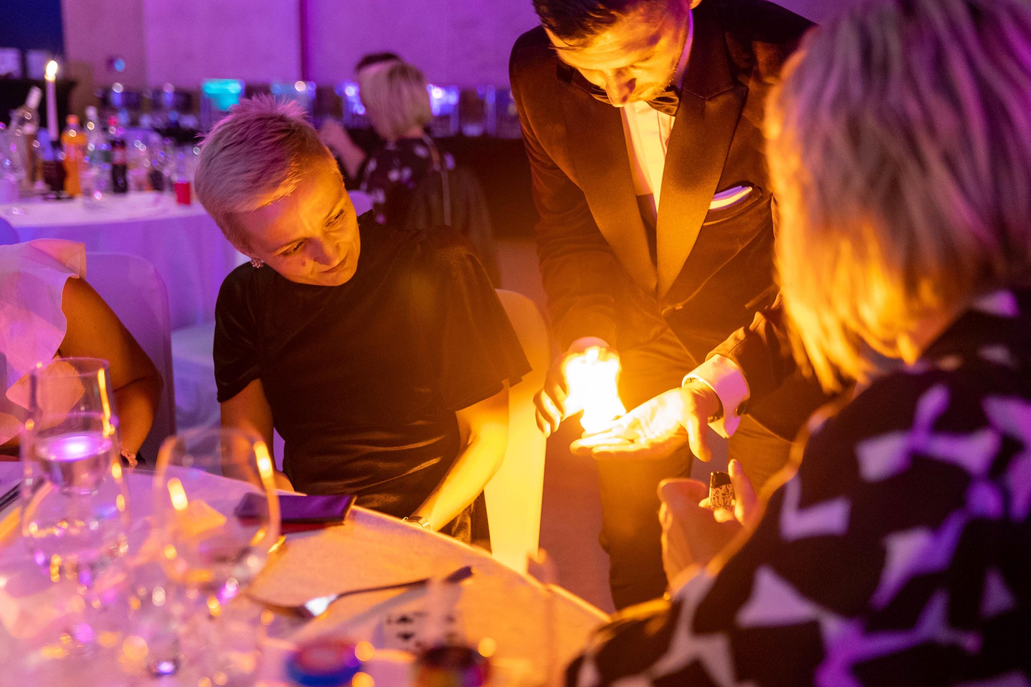 Iluzja z bliska - niesamowite iluzje dla Twoich gości przy stolikach.