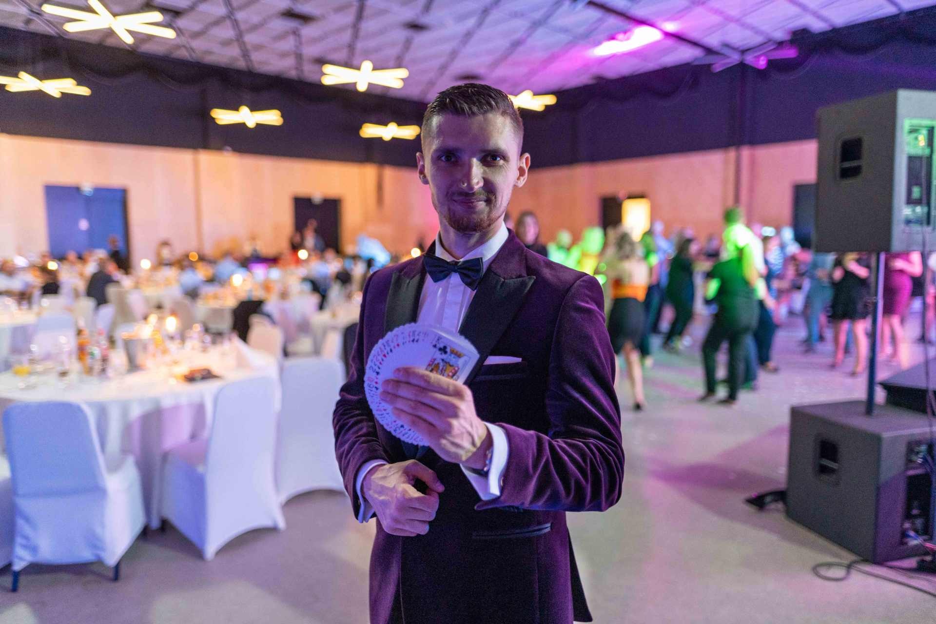 Profesjonalny iluzjonista na ważne okazje.