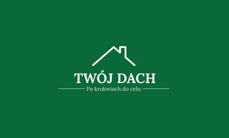 Logo firmy dekarskiej 'Twój Dach' na ciemnozielonym tle, z minimalistycznym symbolem dachu i hasłem 'Po krokwiach do celu'.