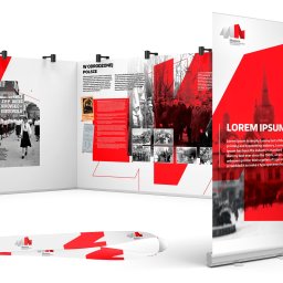 Jakub Margasiński KolorProjekt - Wizualizacja stoiska wystawienniczego z panelami prezentującymi historyczne zdjęcia i teksty w stylistyce Muzeum Niepodległości w Myślenicach, uzupełniona o roll-up, torbę bawełnianą, smycz...