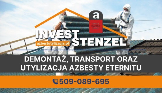 Pracownicy w kombinezonach ochronnych demontują eternit z dachu. Widoczny fragment dachu i logo firmy z numerem telefonu. Utylizacja azbestu.
