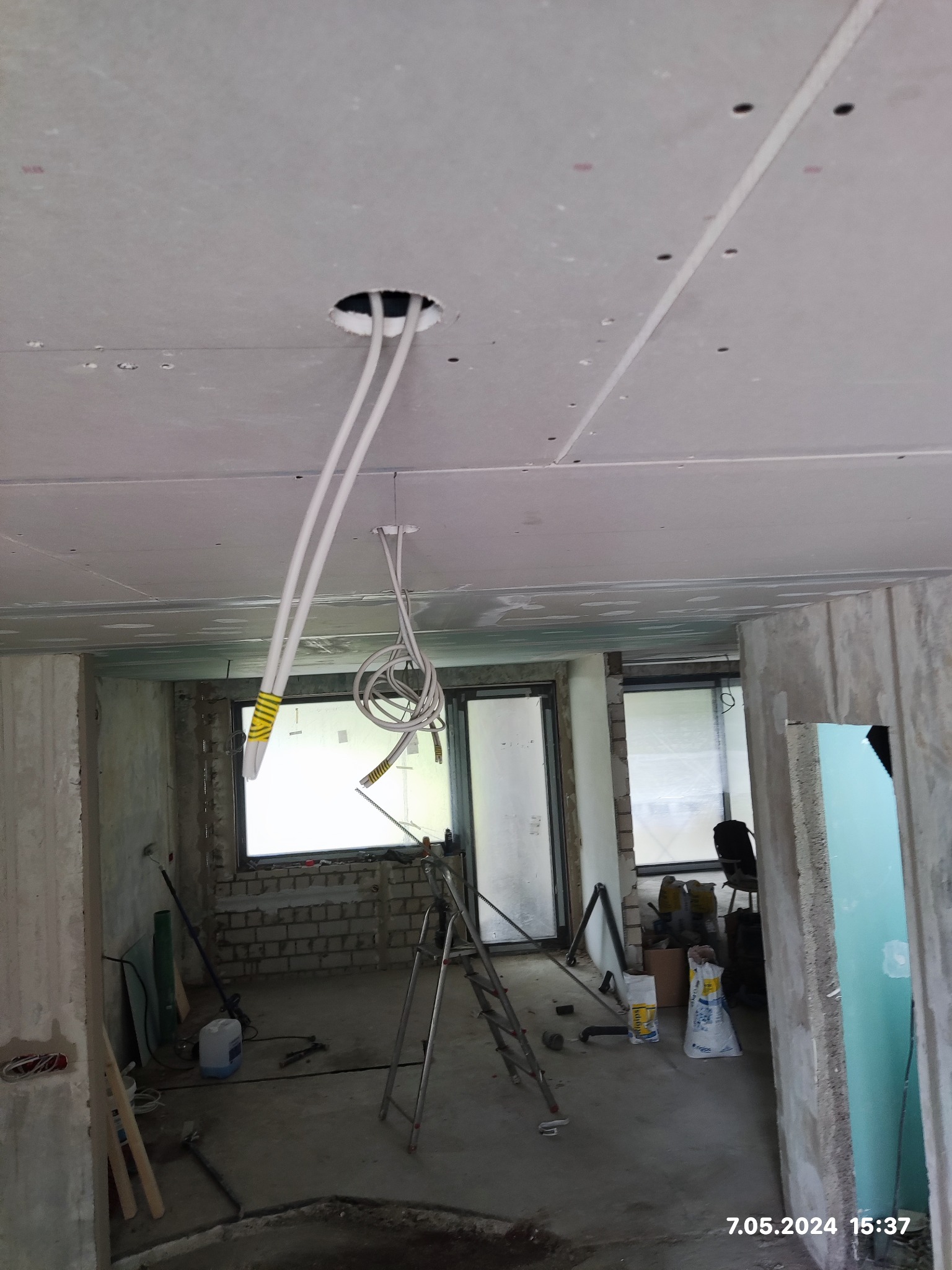 Wyprowadzenie kabli do lampek