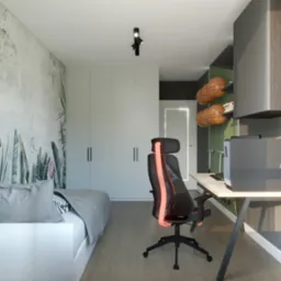 Pokój młodzieżowy z łóżkiem, biurkiem z komputerem i krzesłem gamingowym; na ścianie fototapeta z motywem roślinnym, obok biała szafa wnękowa, na półce kosze do koszykówki.