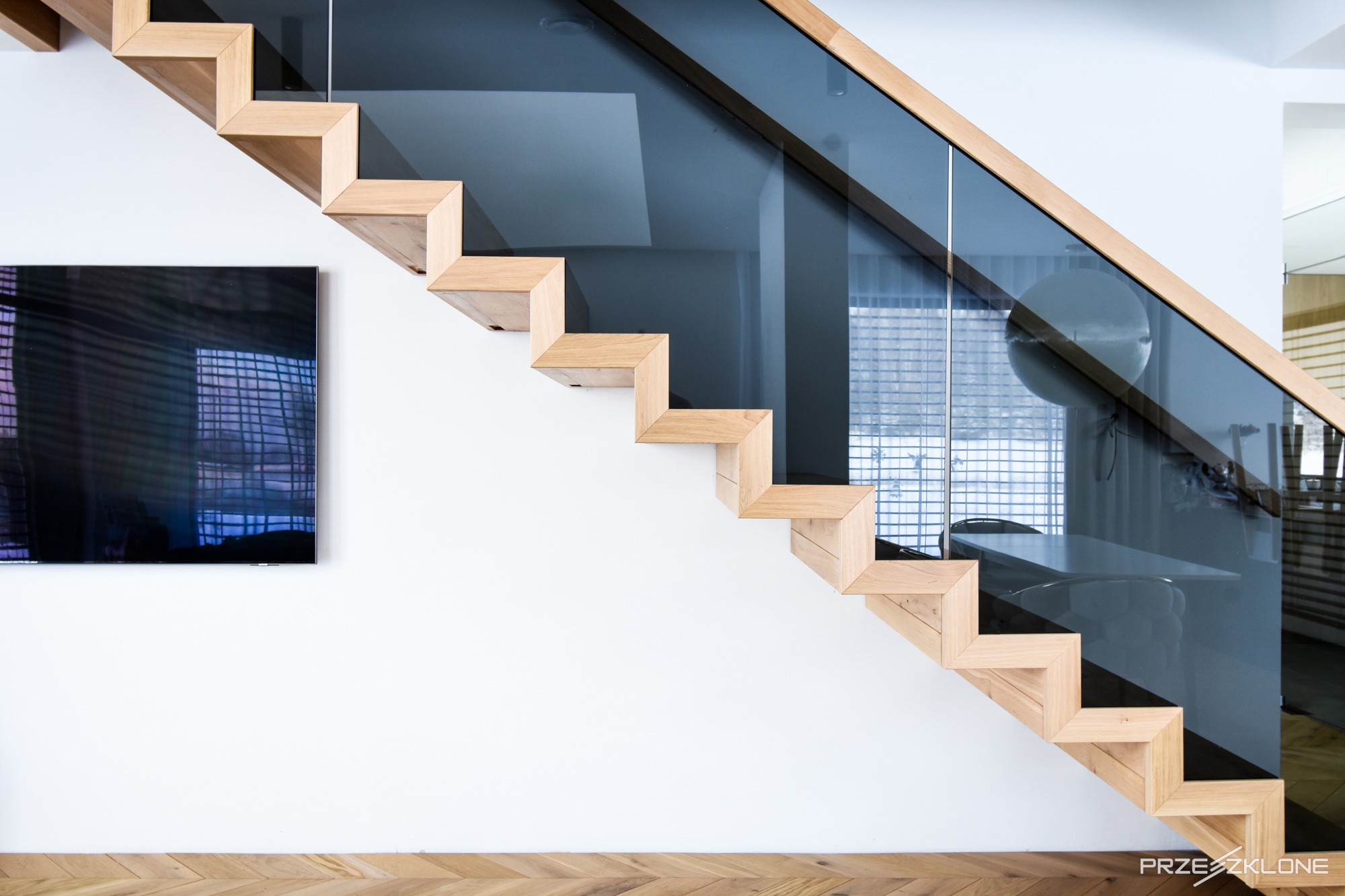 Balustrady szklane w zabudowie | PRZESZKLONE