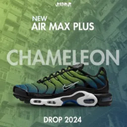 Grafika reklamowa but&oacute;w Nike Air Max Plus Chameleon z napisem 'DROP 2024', na tle budynku w odcieniach zieleni i błękitu.