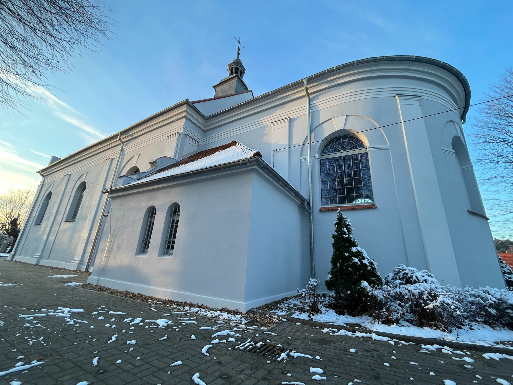 Remont elewacji kościoła w Kobylej Górze