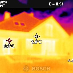 ELenergia Edyta Bednarczyk - Termowizyjny obraz domu jednorodzinnego z widocznymi punktami pomiaru temperatury (8.9°C, 5.8°C) i skalą barwną od -10°C do 8.9°C. Widoczne logo Bosch.