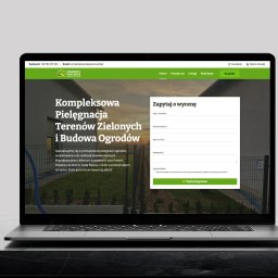 Pixel Network Paweł Worwa - Laptop prezentuje stronę internetową firmy Ogrody Green World, specjalizującej się w pielęgnacji i budowie ogrodów. Widoczny formularz kontaktowy i fragment realizacji.