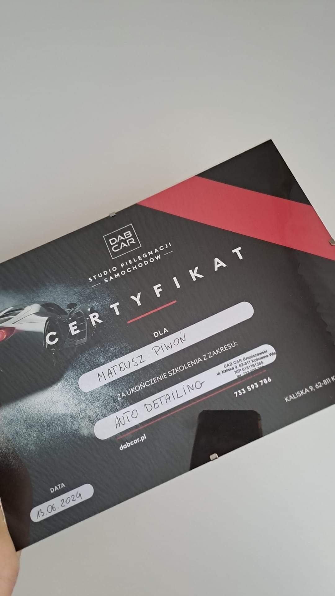 Certyfikat ukończenia szkolenia z zakresu auto detailingu wydany przez DAB CAR Studio Pielęgnacji Samochodów dla Mateusza Piwonia z datą 13.06.2024.