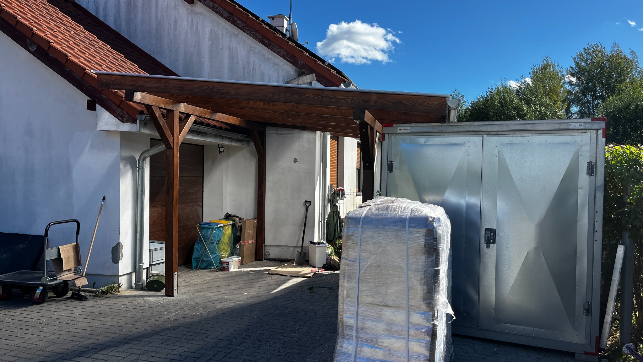 Drewniane zadaszenie