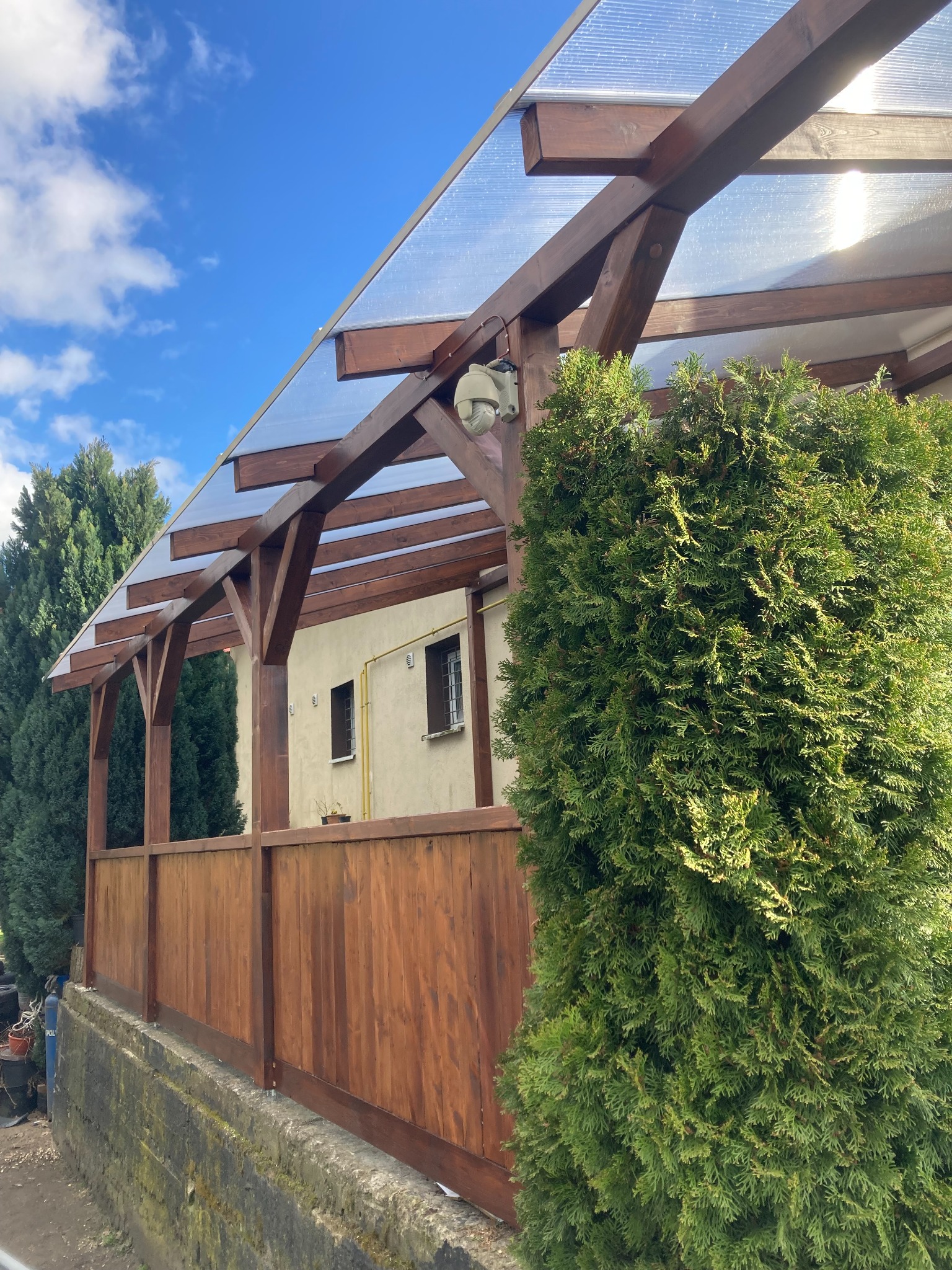 Zadaszenie tarasu z balustradą