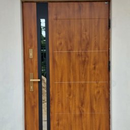 Budvar Centrum Zgierz - Drzwi zewnętrzne firmy WIKĘD.