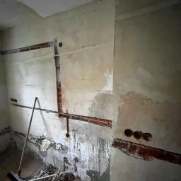 Bruzdy pod instalację