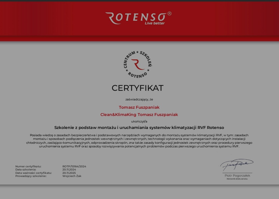 Certyfikat Rotenso potwierdzający ukończenie szkolenia z montażu i uruchamiania systemów klimatyzacji RVF przez Tomasza Fuszpaniaka, z datami ważności i podpisem kierownika działu serwisu.