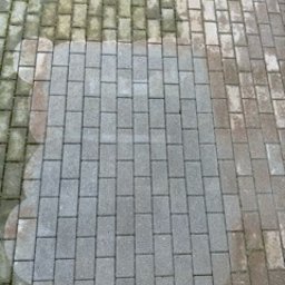 Czyszczenie bardzo mocną zabrudzonej kostki przemysłowej rdzą, mchami, porostami, osadami.