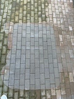 Czyszczenie bardzo mocną zabrudzonej kostki przemysłowej rdzą, mchami, porostami, osadami.