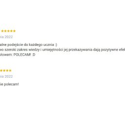 Nauka Języków Obcych - Kamil Ligocki - Zrzut ekranu z pozytywnymi opiniami klientów, Karolina i Kinga, z oceną 5 gwiazdek, polecających usługi edukacyjne z indywidualnym podejściem i szerokim zakresem wiedzy.