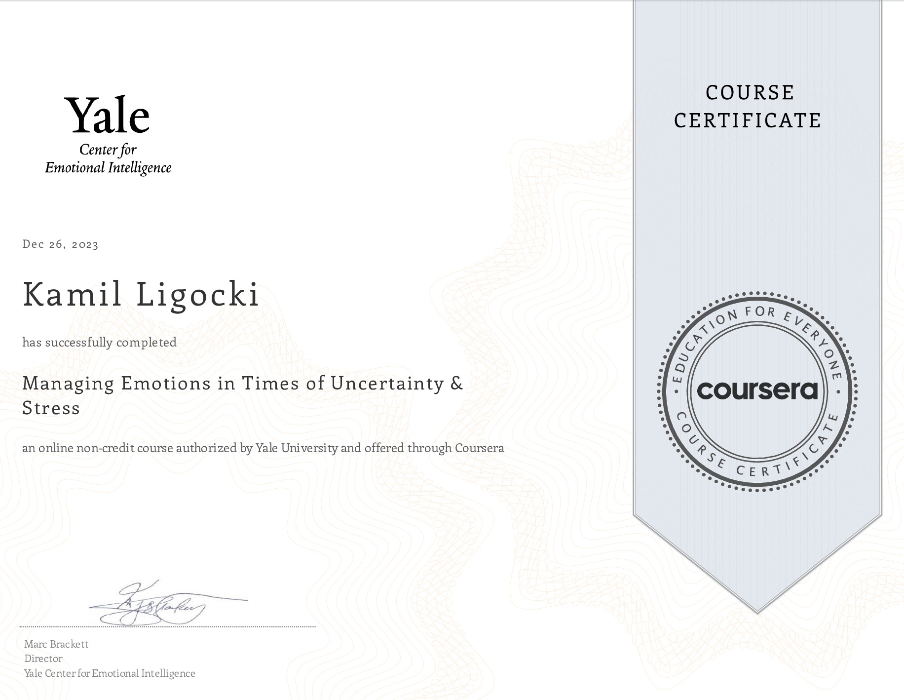 Certyfikat ukończenia kursu online 'Managing Emotions in Times of Uncertainty & Stress' przez Kamila Ligockiego, wydany przez Yale Center for Emotional Intelligence i Coursera, z datą 26 grudnia 2023.