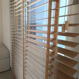 Żaluzja bambusowa 50 mm z taśmą w kolorze lameli.