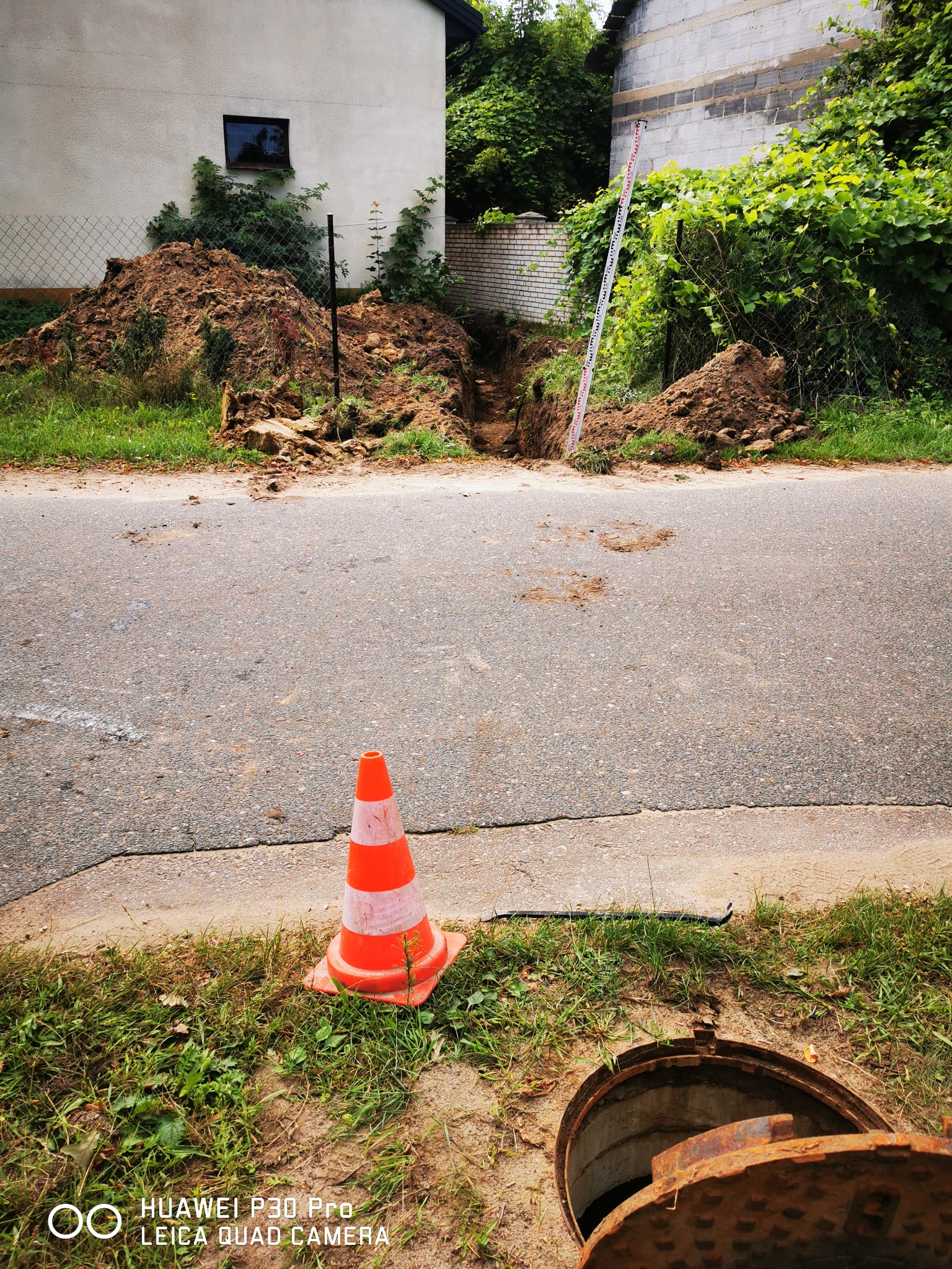 Przecisk na przyłącze kanalizacji bez naruszania asfaltu