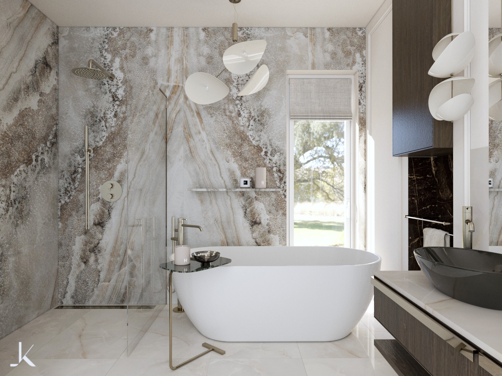 Nowoczesna łazienka z wolnostojącą białą wanną, marmurowymi ścianami w odcieniach beżu i brązu, szklaną kabiną prysznicową i designerską lampą wiszącą z białymi kloszami.