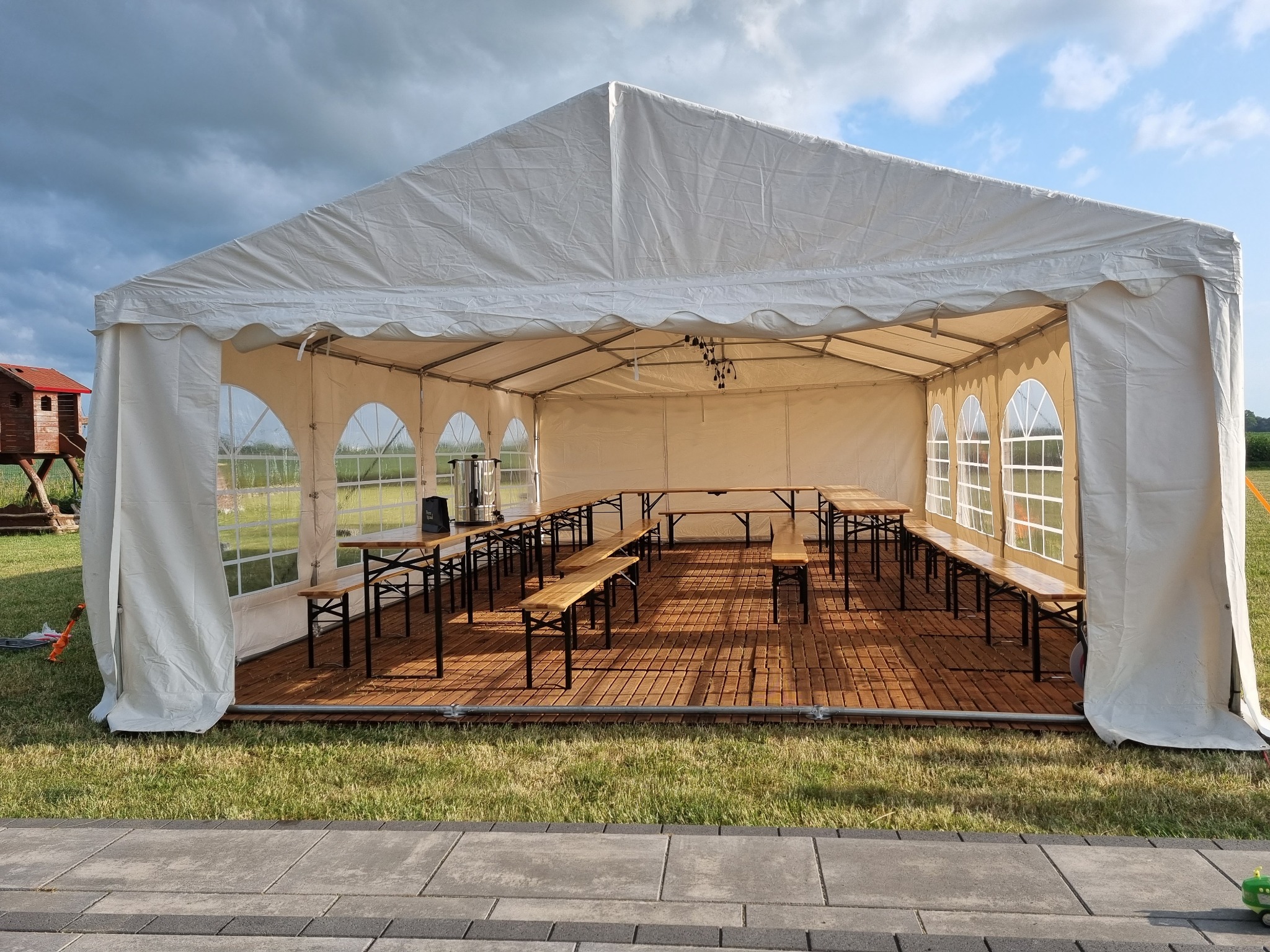 Namiot 5x8m z podłoga