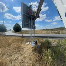 Montaż kamery przy obwodnicy Opatowa