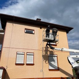 Bartosz Prelewski DomyjDach - Mycie elewacji domu jednorodzinnego