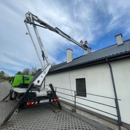 Bartosz Prelewski DomyjDach - Mycie dachu z podnośnika