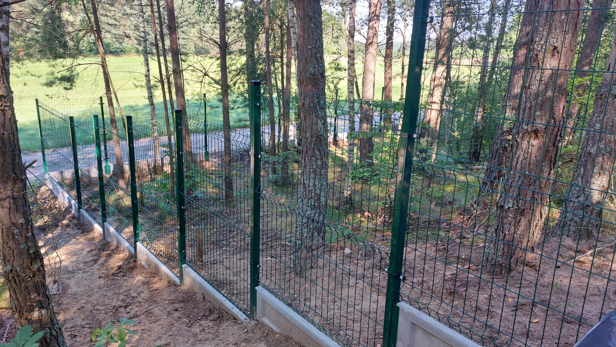 Ogrodzenie działki rekreacyjnej w Wielu. Panel 3D zielony wysokość 153 plus podmurówka