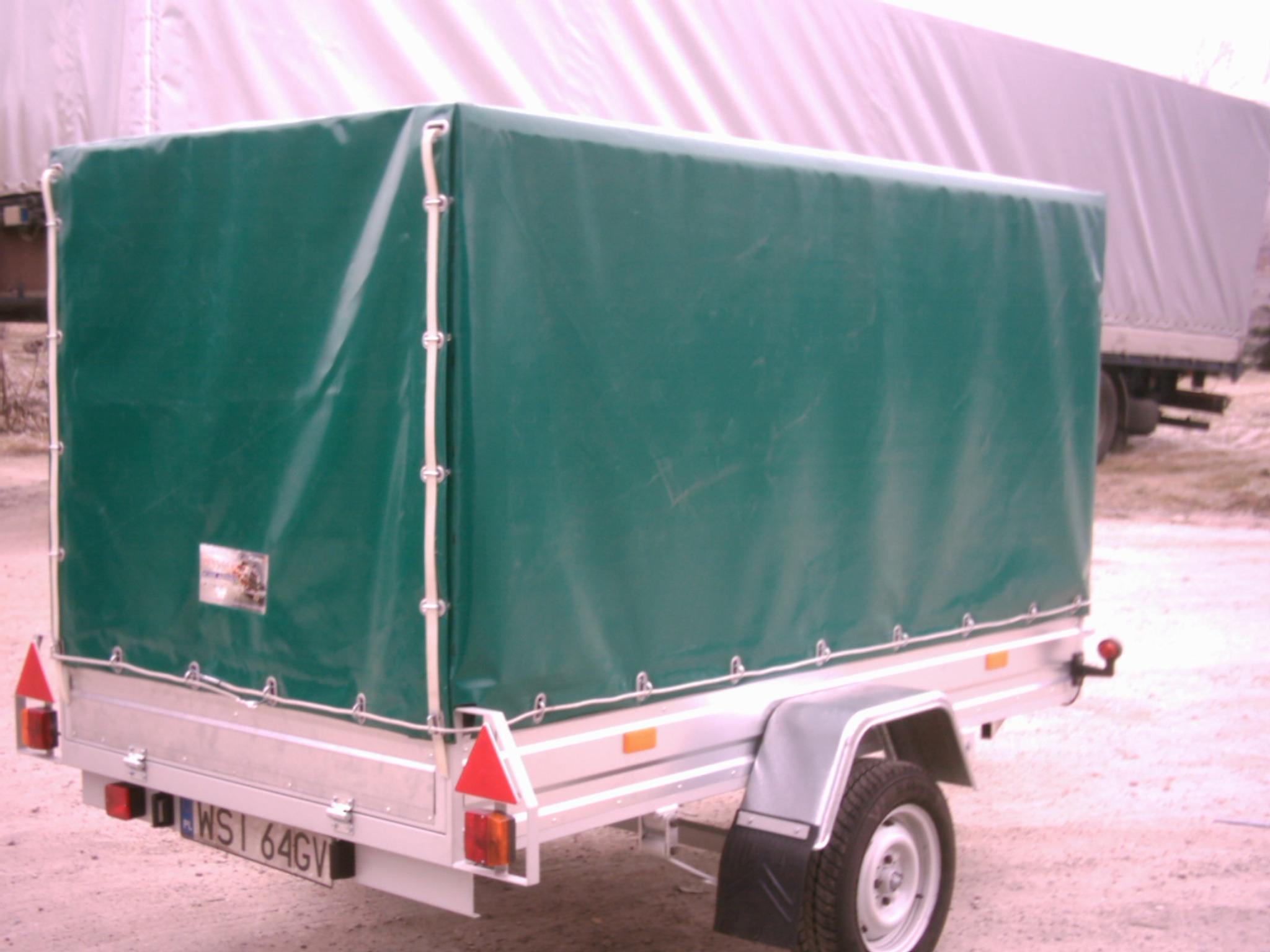 Zdjęcia przedstawiają nasze realizacje. Plandeki na hale namiotowe, auta ciężarowe, auta dostawcze