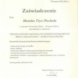 Skan zaświadczenia o ukończeniu szkolenia z terapii rodzin metodą ustawień systemowych Berta Hellingera, wydanego w Warszawie 30.01.2011 r. dla Moniki Tryc-Puchała, z podpisem prowadzącej kurs...