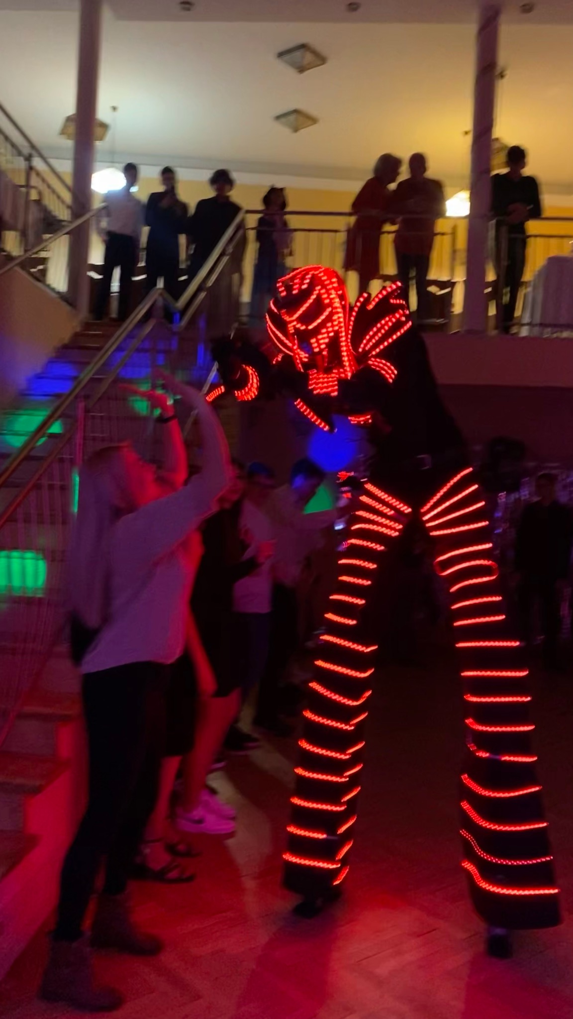 Atrakcja na urodziny, osiemnastke, imprezy okolicznosciowe - roboty ledowe Xenobots