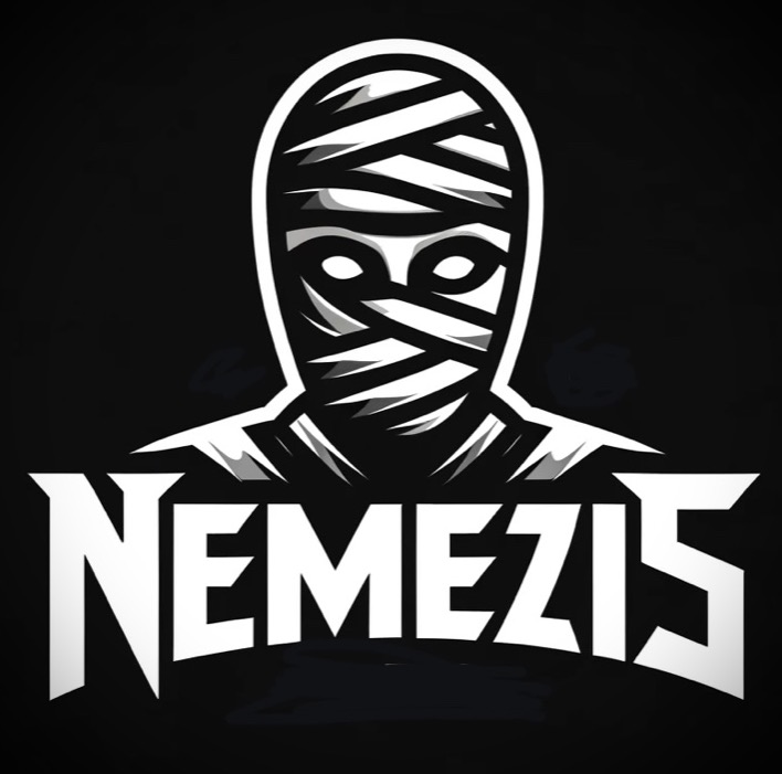 Grafika wektorowa przedstawiająca stylizowaną postać mumii z napisem 'NEMEZIS' poniżej, całość w czarno-białej kolorystyce.