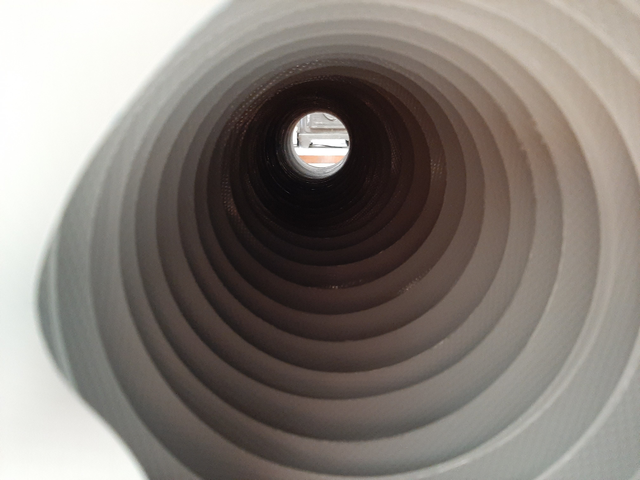 Osłona siłownika hydraulicznego napędu koparki