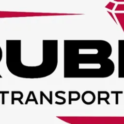 Logo firmy transportowej Rubin24 z grafiką stylizowaną na kontury samochodu i rubin w kolorze czerwonym, napis Rubin24 w kolorze czarnym, a pod nim napis Transport i Spedycja w kolorze czarnym.
